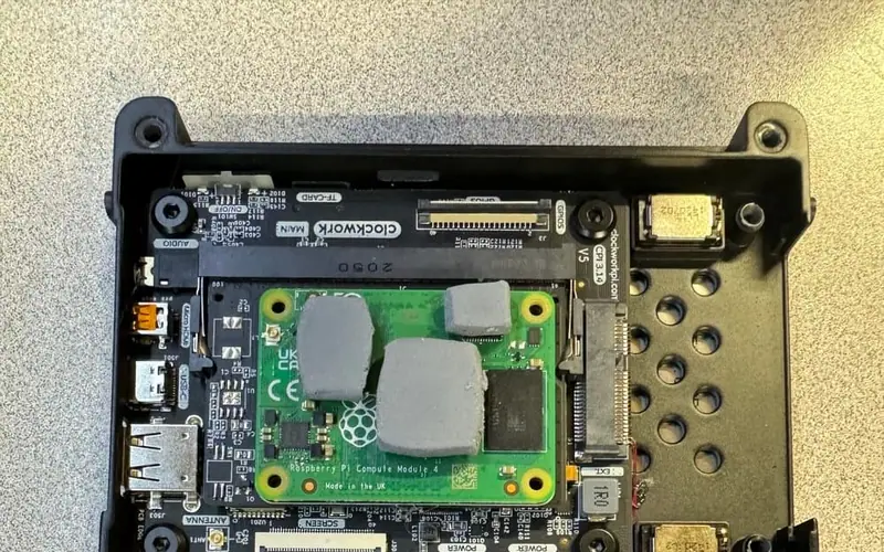 Preview image from ClockworkPi forum for “RF Toolbox build — internal RTC, GPS, SDR and LoRa on a uHub”